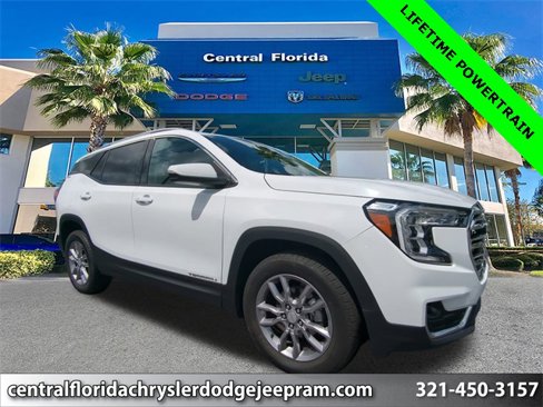 Used 2024 GMC Terrain SLT image 1