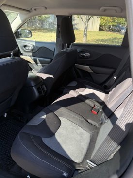 Used 2018 Jeep Cherokee Latitude w/ Altitude Package image 4