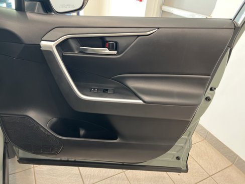 Used 2020 Toyota RAV4 XLE Premium image 23