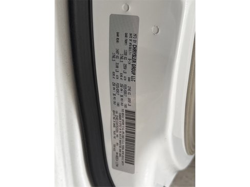 Used 2015 Chrysler Town & Country Touring-L image 11