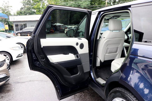 Used 2015 Land Rover Range Rover Sport HSE image 28