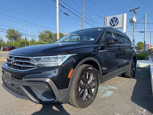 Used 2022 Volkswagen Tiguan SE image 3