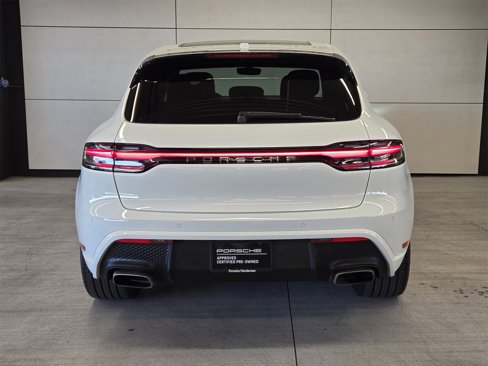 Certified 2025 Porsche Macan image 7