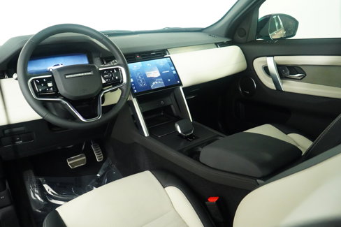 Used 2025 Land Rover Discovery Sport Dynamic SE image 2