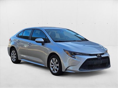 Used 2021 Toyota Corolla LE image 3