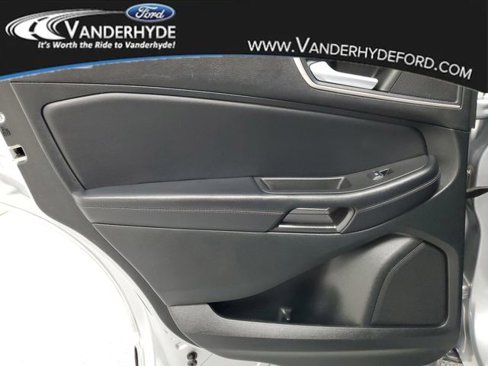 Used 2023 Ford Edge SEL image 9