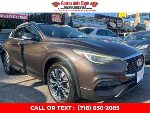 Used 2018 INFINITI QX30 Premium image 4