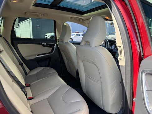 Used 2016 Volvo XC60 T6 w/ Proximity Package image 11
