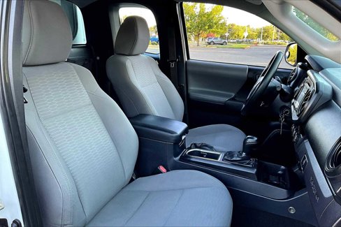 Used 2017 Toyota Tacoma SR image 8