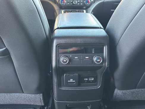 Used 2023 GMC Acadia SLT image 19