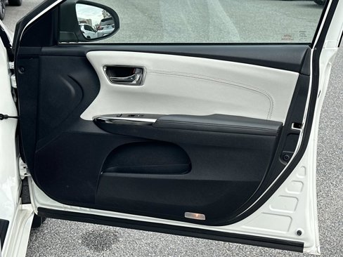 Used 2018 Toyota Avalon XLE Premium image 13