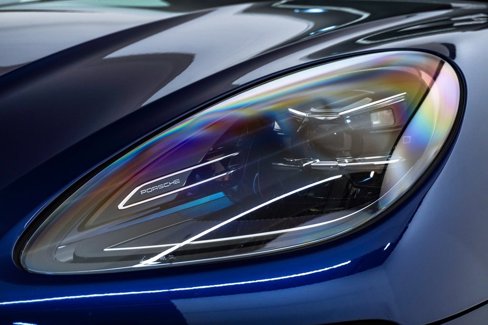 Certified 2025 Porsche Macan image 7