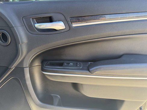 Used 2019 Chrysler 300 Limited image 23