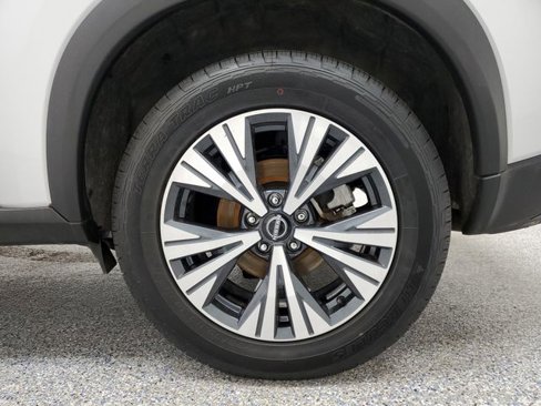 Used 2023 Nissan Rogue SV image 5