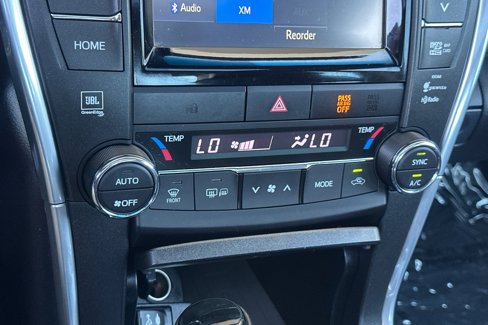 Used 2015 Toyota Camry image 19