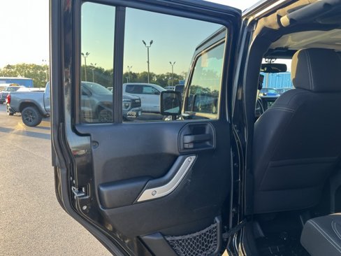 Used 2013 Jeep Wrangler Unlimited Rubicon w/ Dual Top Group image 24