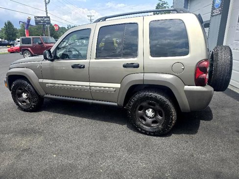 Used 2007 Jeep Liberty Sport image 4