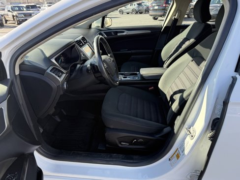 Used 2018 Ford Fusion SE w/ Fusion SE Technology Package image 15