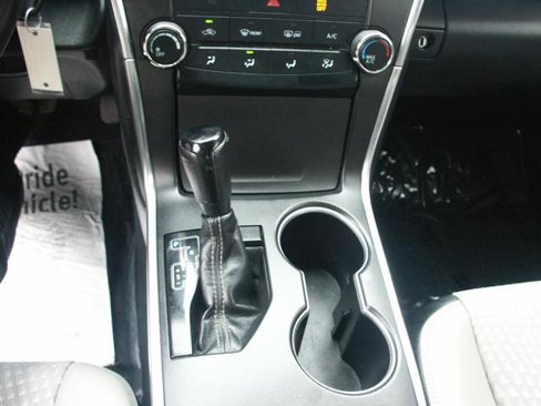 Used 2015 Toyota Camry SE image 12
