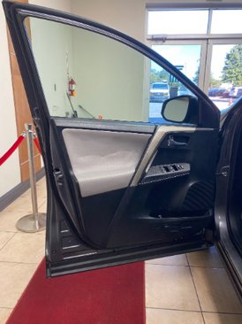 Used 2014 Toyota RAV4 XLE image 9