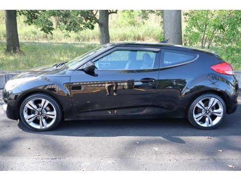 Used 2013 Hyundai Veloster w/ Tech Pkg image 4
