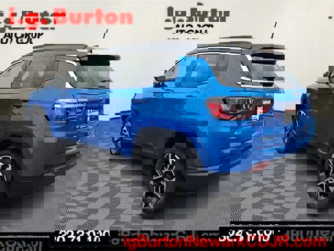 Used 2024 Jeep Compass Limited image 4