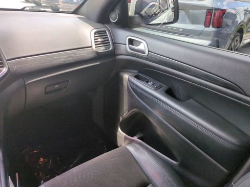 Used 2020 Jeep Grand Cherokee Altitude image 16