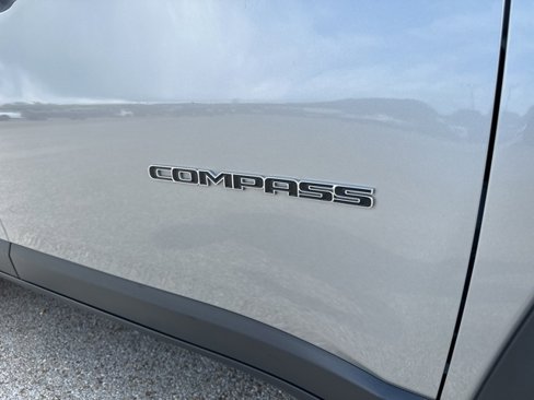 Used 2022 Jeep Compass Limited image 44