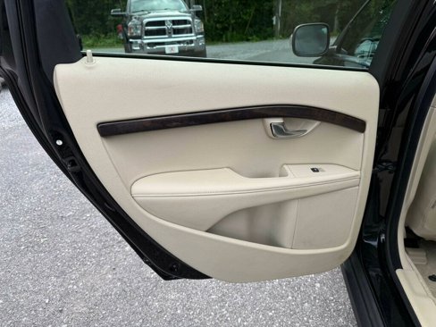 Used 2016 Volvo XC70 T5 Premier w/ Proximity Package image 34