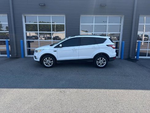 Certified 2018 Ford Escape SE image 2