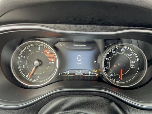 Used 2019 Jeep Cherokee Limited w/ Luxury Group image 22