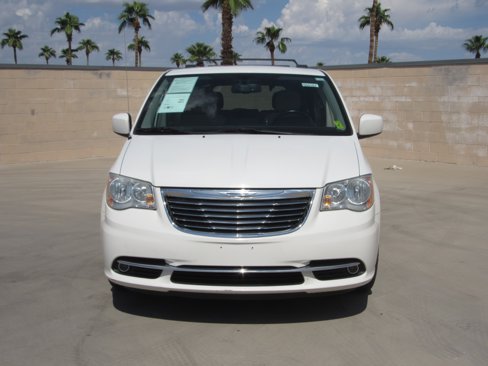 Used 2011 Chrysler Town & Country Touring image 3
