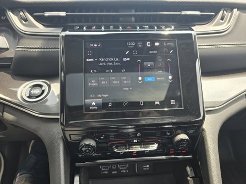 Used 2022 Jeep Grand Cherokee L Laredo w/ Luxury Tech Group I image 14