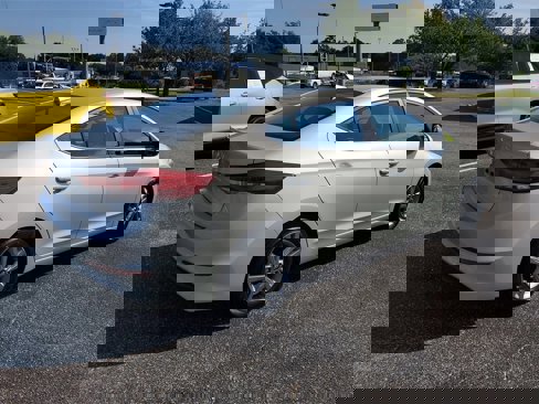 Used 2017 Hyundai Elantra SE image 4