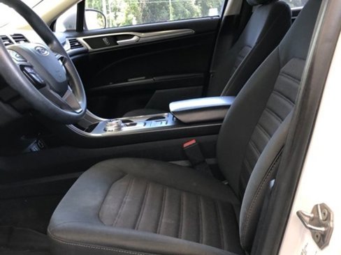 Used 2020 Ford Fusion SE image 13