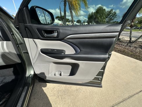 Used 2018 Toyota Highlander Limited image 31