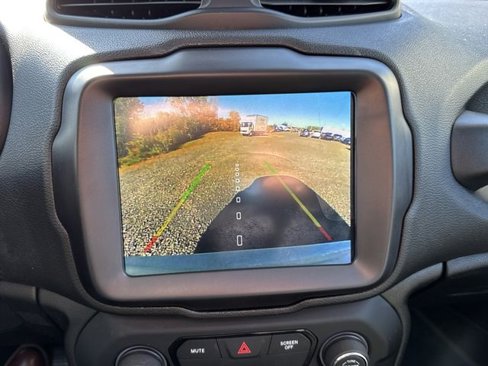 Used 2018 Jeep Renegade Limited w/ UConnect 8.4 Nav Group image 15