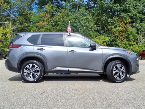 Used 2023 Nissan Rogue SV image 2