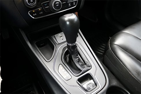 Used 2019 Jeep Cherokee Latitude Plus image 23