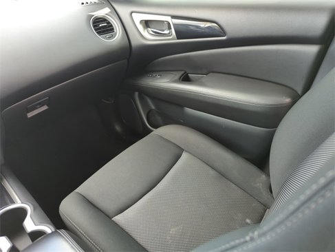 Used 2020 Nissan Pathfinder SV image 23