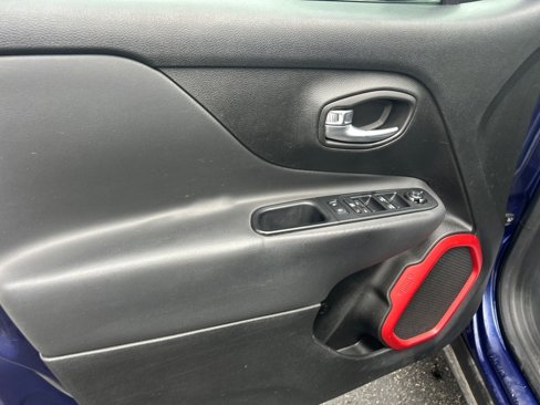 Used 2016 Jeep Renegade Trailhawk image 12