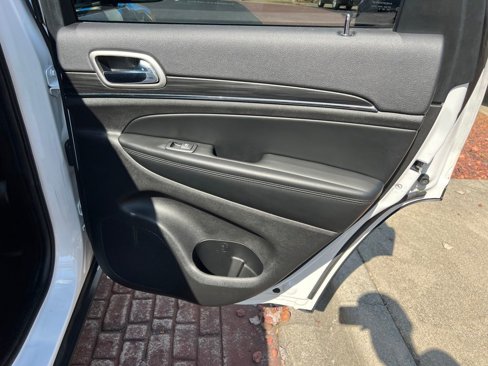 Used 2019 Jeep Grand Cherokee Limited image 38