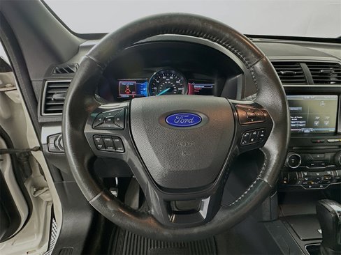 Used 2016 Ford Explorer XLT w/ Equipment Group 202A image 12
