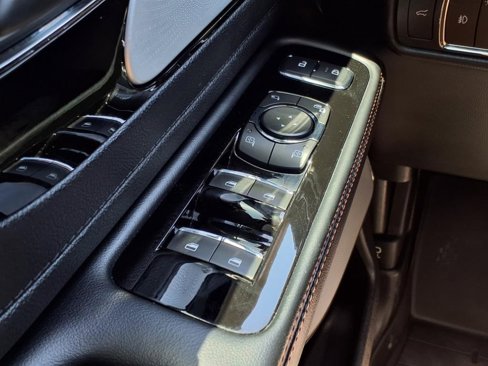 Used 2020 Lincoln Aviator Reserve w/ Equipment Group 202A image 10