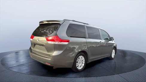 Used 2014 Toyota Sienna XLE image 5