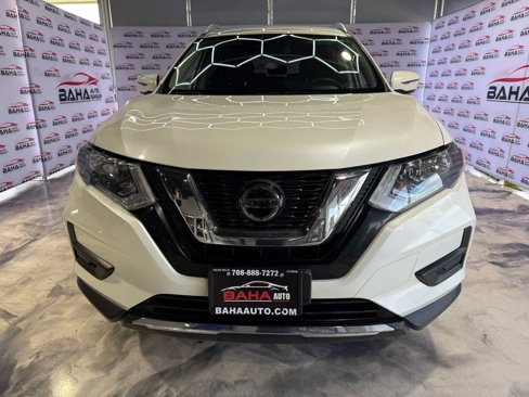 Used 2020 Nissan Rogue SV image 2