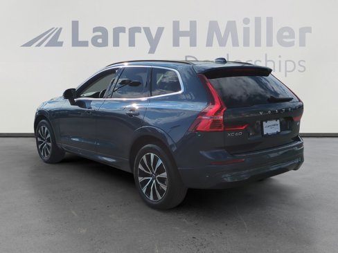 Used 2023 Volvo XC60 B5 Core w/ Climate Package image 3