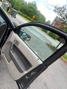 Used 2010 Ford Focus SES image 12