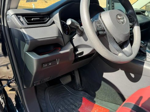 Used 2019 Toyota RAV4 LE image 12