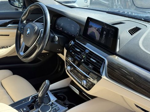 Used 2020 BMW 530e w/ Convenience Package image 10